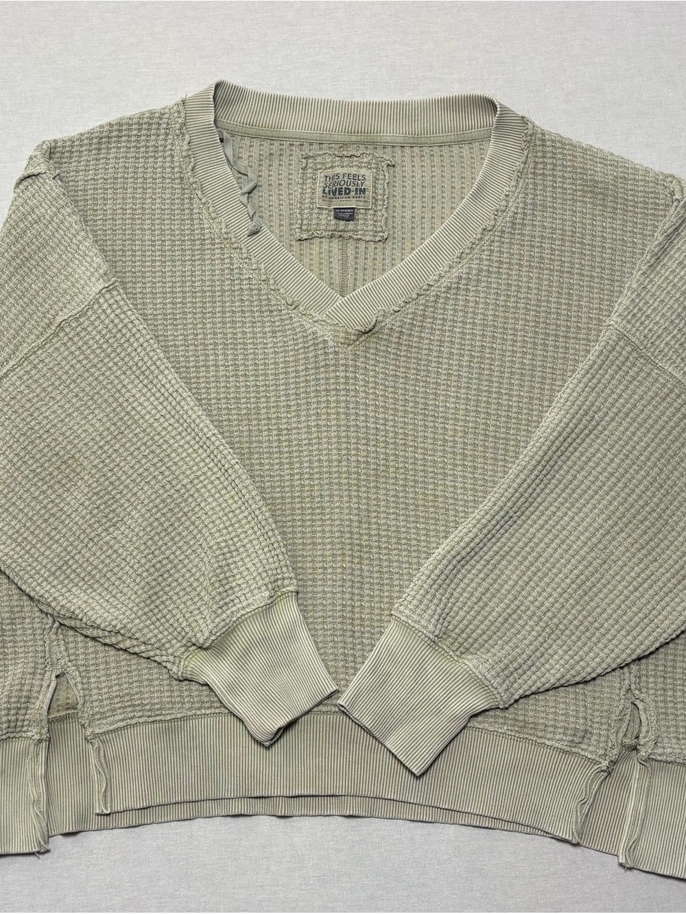 American Eagle Outfitters Men's V-Neck Waffle Sweater in Sage Green